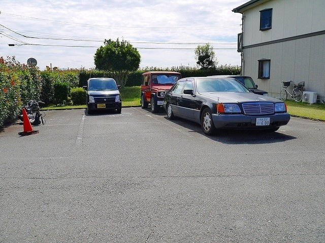 グリーンレジデンスCの駐車場