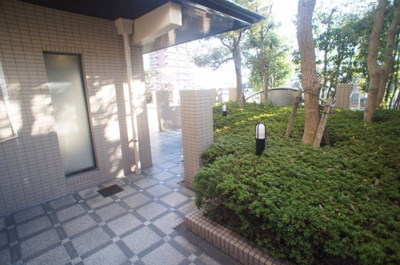 【エントランス】 | メルベーユ出戸