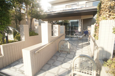 【エントランス】 | メルベーユ出戸