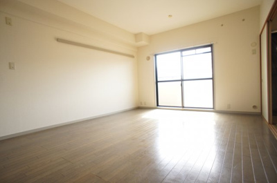 【居間・リビング】 | メルベーユ出戸 | 明るいリビング