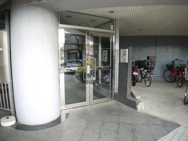 【エントランス】 | ホールズ1号館