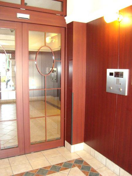 エスリード西田辺駅前のエントランス