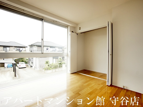 ストリームの内装