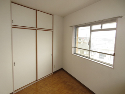 【洋室】 | 旭マンション | 各居室収納あります