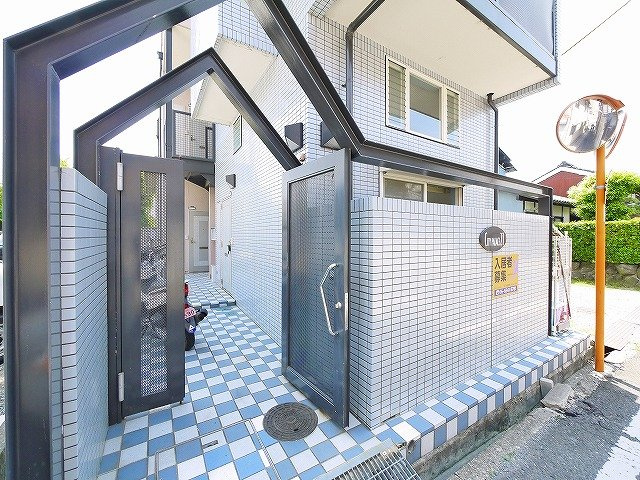シティパレス大和小泉のその他共用部分|ゆとりのあるエントランスです