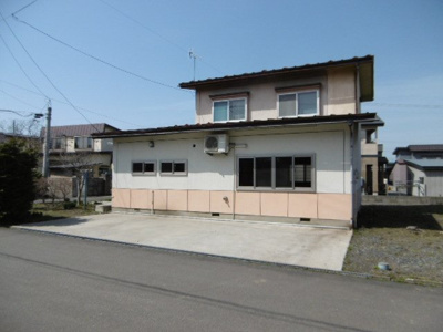 【駐車場】 | 黒石市松葉町一戸建て | 融雪(水を流す)