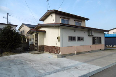 【外観】 | 黒石市松葉町一戸建て | 一戸建て　貸家　2016年3月、壁クロス張り替え風呂トイレ新しく交換