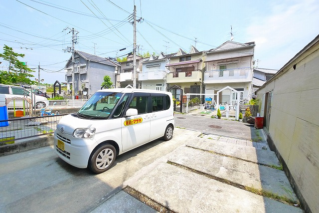 飛鳥園一戸建の駐車場