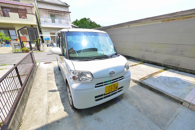 飛鳥園一戸建の駐車場