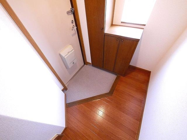 シャトレー富堂Aの玄関|ゆったりとした玄関です