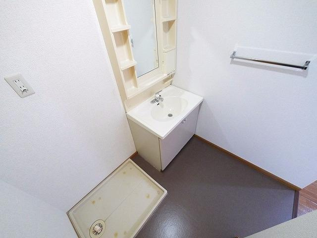 シャトレー富堂Aの洗面所|使いやすい洗面所です
