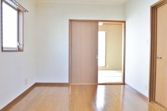 ファミリープラザFの洋室