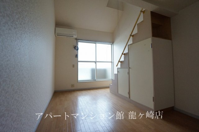 サンライフイイジマの居間・リビング