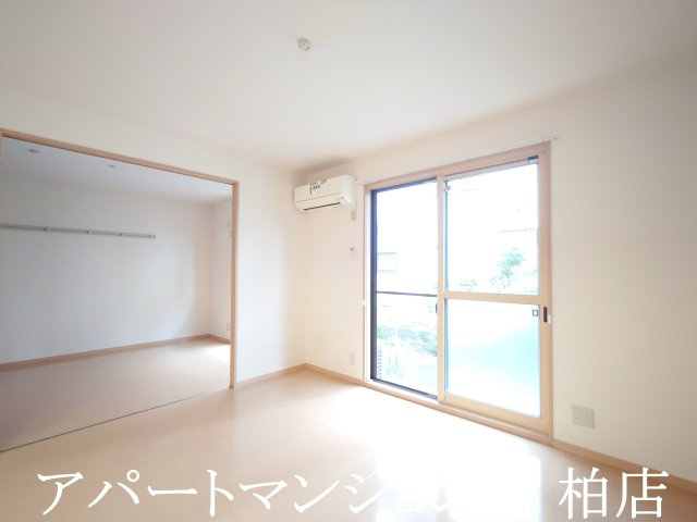 ヴィルヌープⅢの居間・リビング