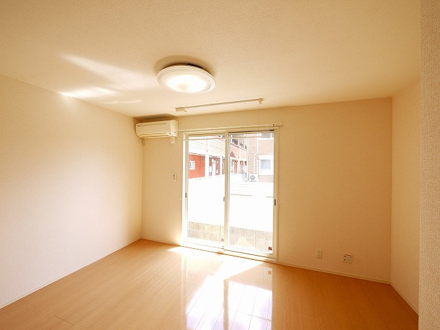 リビングタウン新大宮　Ｄ棟の居間・リビング|使いやすい居間です