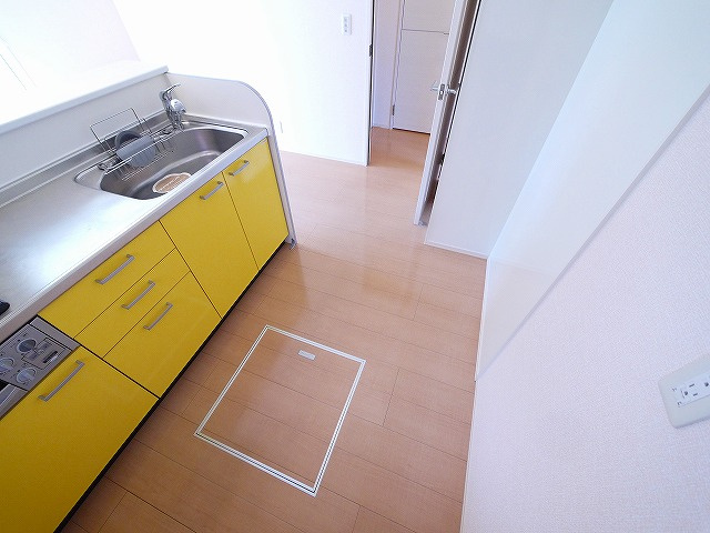 リビングタウン新大宮　Ｄ棟のキッチン|コンパクトなキッチンで掃除もラクラク