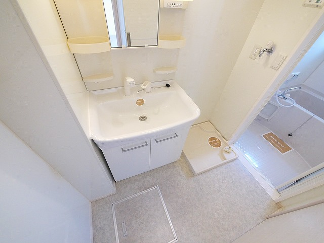 リビングタウン新大宮　Ｄ棟の洗面所|スペースが確保できる洗面所です