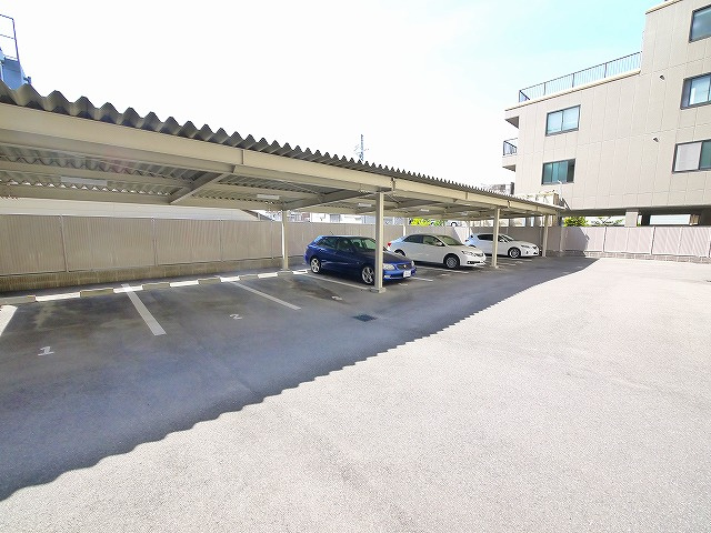 アンジュ高天の駐車場|駐車場があるので、車を買う予定の方も安心です