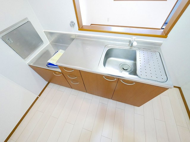 ベルメゾン大幸Bのキッチン|コンパクトなキッチンで掃除もラクラク
