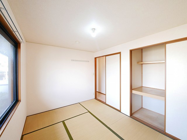 ベルメゾン大幸Bの寝室|落ち着いた色調の寝室です