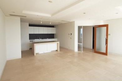 千代田区紀尾井町の賃貸マンションの居間・リビング