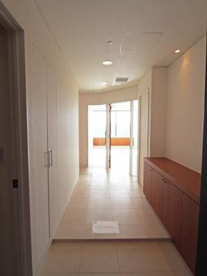 千代田区紀尾井町の賃貸マンションの玄関