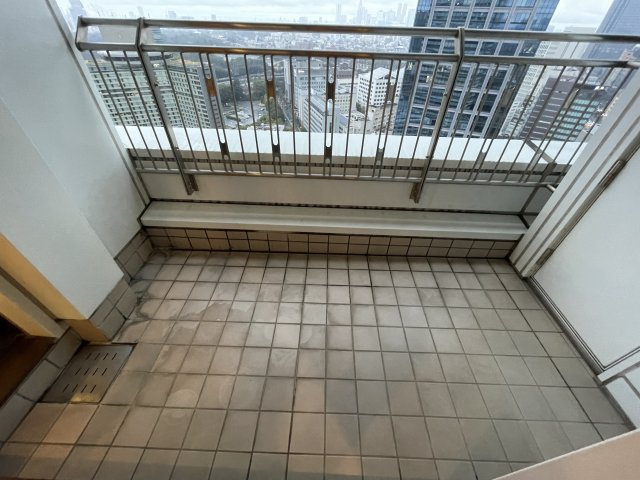 千代田区紀尾井町の賃貸マンションのバルコニー
