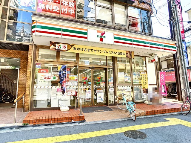 ブルグリンコート香里園の周辺|目の前のコンビニエンスストアー