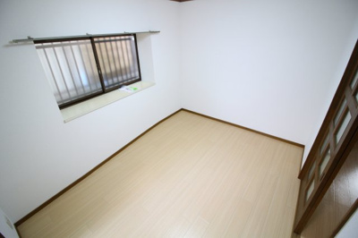 【洋室】 | グリーンパレス | 洗濯機置場