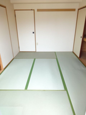 【寝室】 | サンブリッジ | 日当良好！和室６帖！