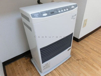 【設備】 | マンションイーグル | 北海道に住むのであれば必須アイテム、灯油ストーブが備えております。寒い冬でも安心してあたたかく過ごすことができます。