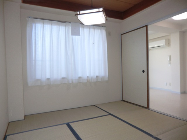 大阪市淀川区木川西１丁目の賃貸マンションの和室