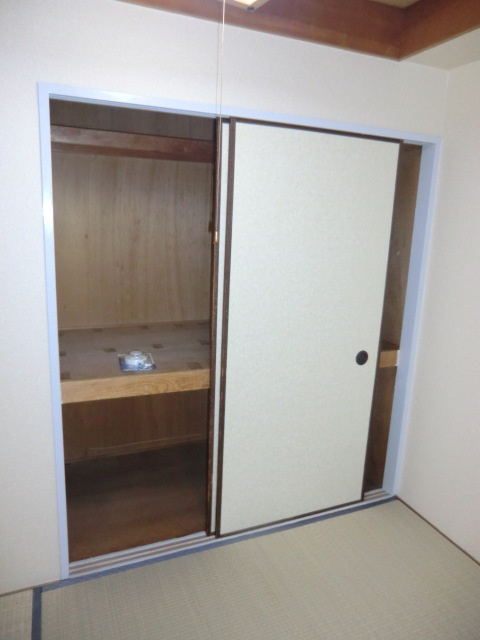 大阪市淀川区木川西１丁目の賃貸マンションの収納