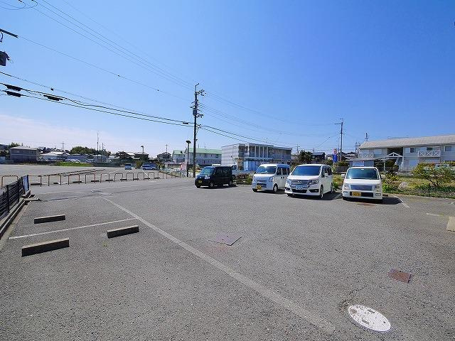 ラフォーレの駐車場