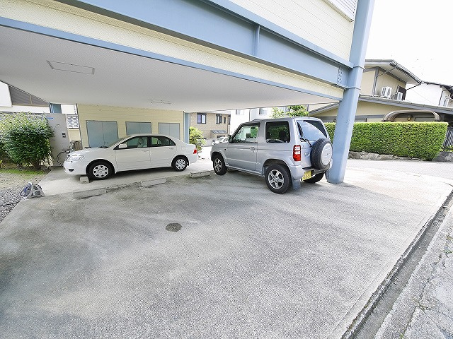 第3英和ハイツの駐車場|駐車場完備です