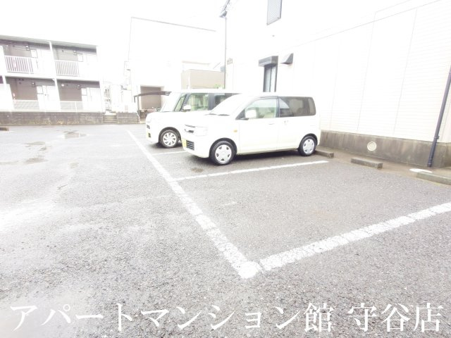 シャトレ・モリヤマDの駐車場