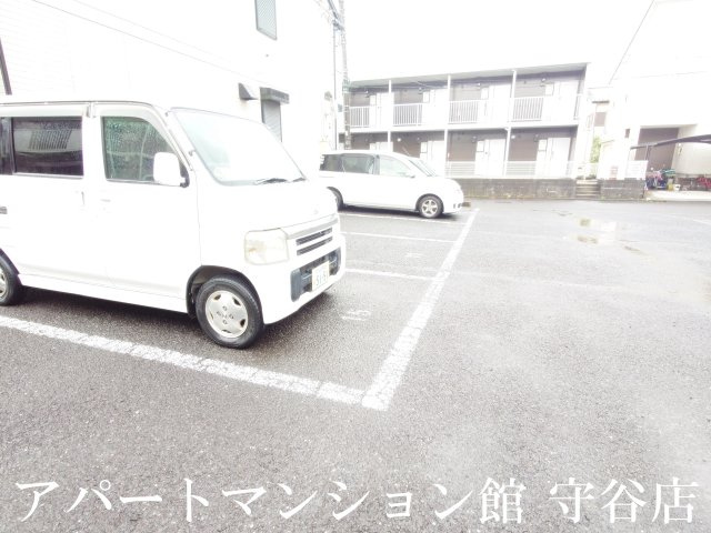 シャトレ・モリヤマDの駐車場
