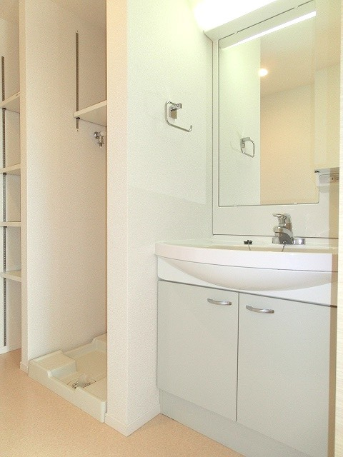 ParkAxis台東根岸の洗面所|独立洗面室です