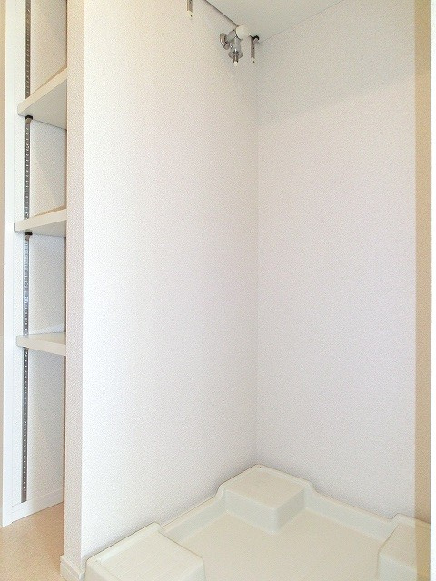 ParkAxis台東根岸の設備|洗面室に洗濯機置き場便利です