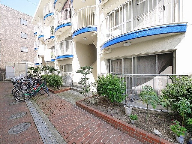 岡田マンションのエントランス|清潔なエントランスです
