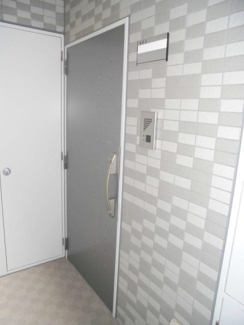 グリンヒル本郷元町の玄関|※写真は同タイプの別室になります