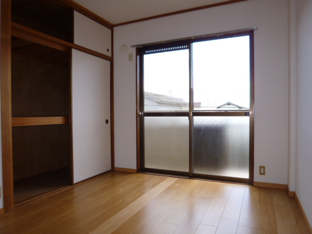 ビバリーヒルズ大上の洋室