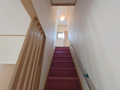 【その他共用部分】 | 赤井町貸戸建 | ２階へ上がる階段