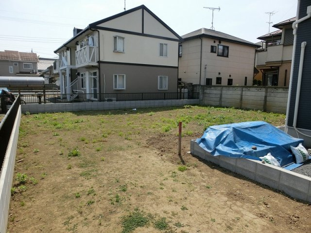 鴻巣市稲荷町の売地の前面道路含む現地写真