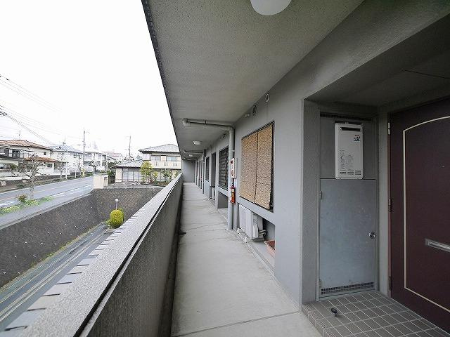 プリムヴェールのその他共用部分|見通しのよい廊下です