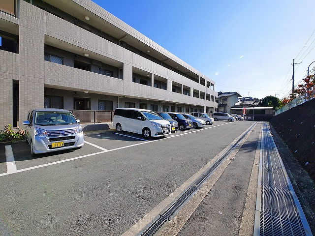 プリムヴェールの駐車場|カースペースがあります