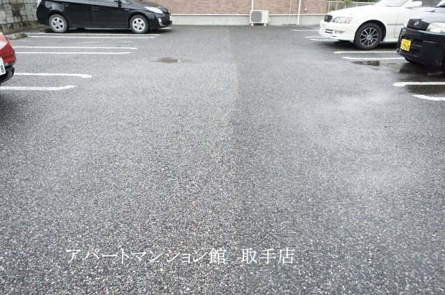 エレガンテ・カーサの駐車場