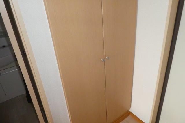 サンパレス幸町の内装|シューズボックス２