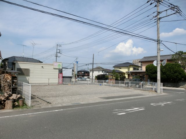 鴻巣市愛の町の売地の外観|８ｍ道路側から撮影した写真です。