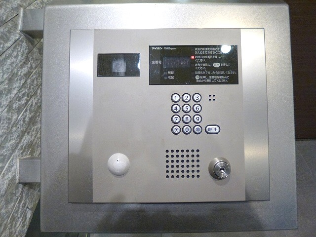 ParkAxis新御徒町Eastのエントランス|タッチキーのモニター付オートロックセキュリティです